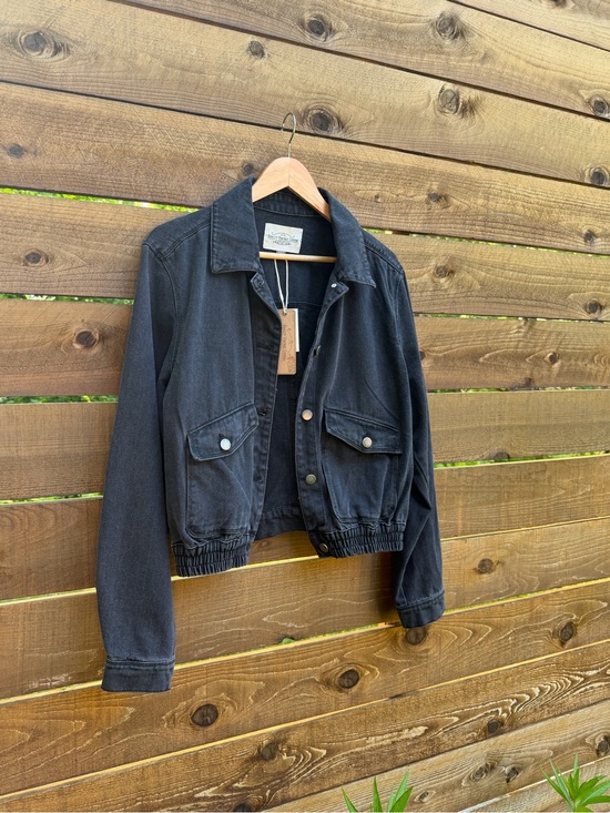 Ashley Vintage Charm Jackets & Blazers - Ashley Vintage Charm Deep Black Cropped Denim Jacket - Button Front Size Large